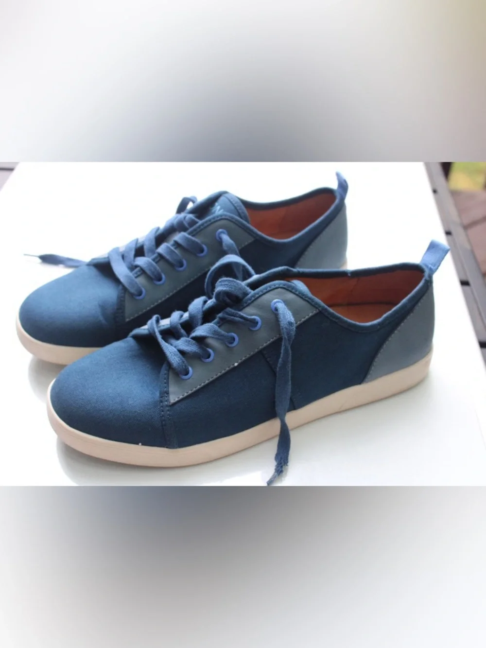 Vionic pisces sneakers